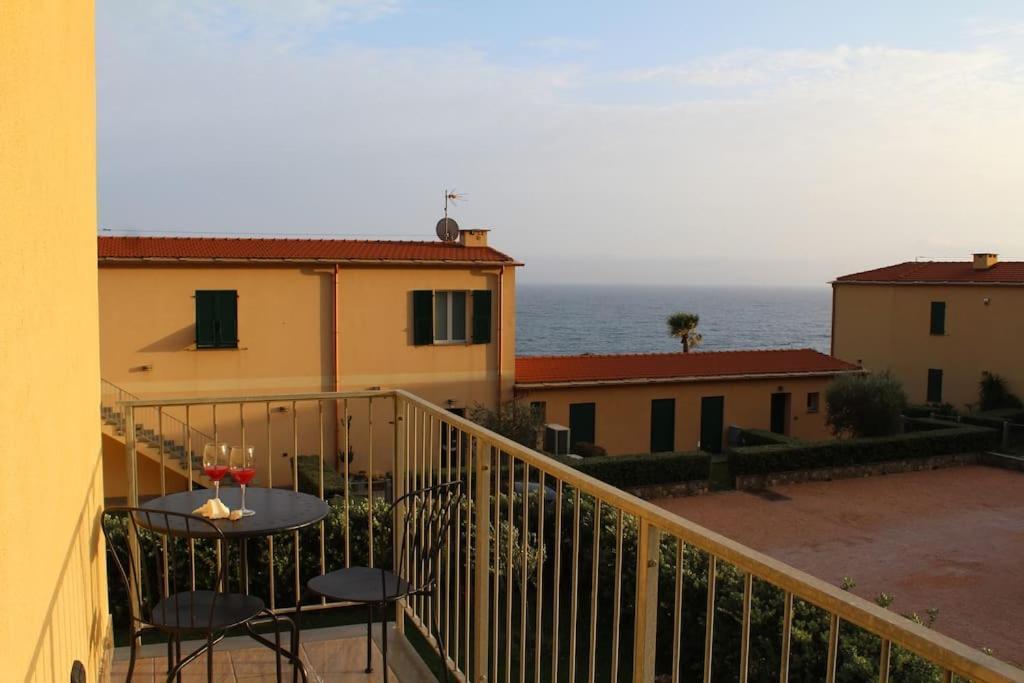 Appartamento Romantico Con Piscina Cervo Bagian luar foto