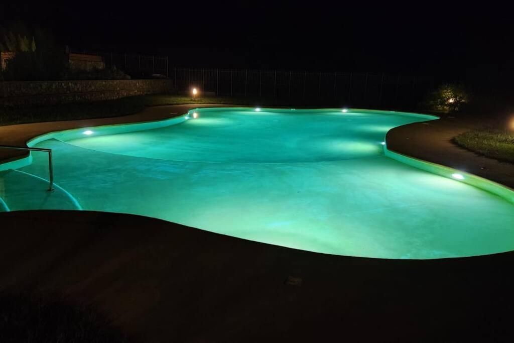 Appartamento Romantico Con Piscina Cervo Bagian luar foto