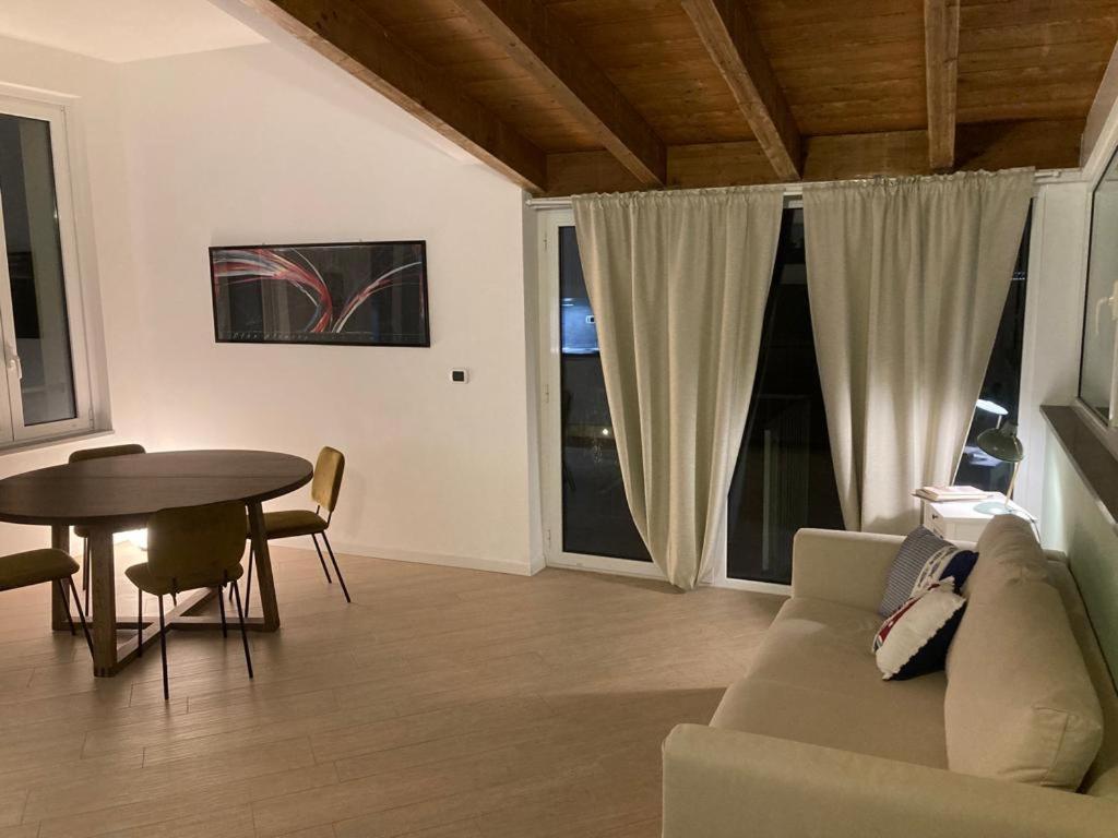 Appartamento Romantico Con Piscina Cervo Bagian luar foto