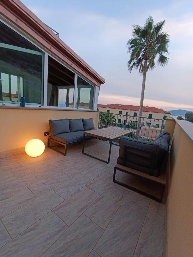 Appartamento Romantico Con Piscina Cervo Bagian luar foto